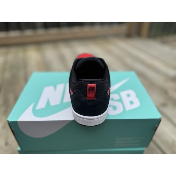 New- Nike SB Alleyoop Size US 10, EU44. Royal Black And Red New In Box - Picture 3 of 6